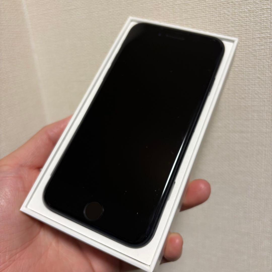 iPhone SE3 ブラック 箱付き 新品充電コード付き SIMロックなし