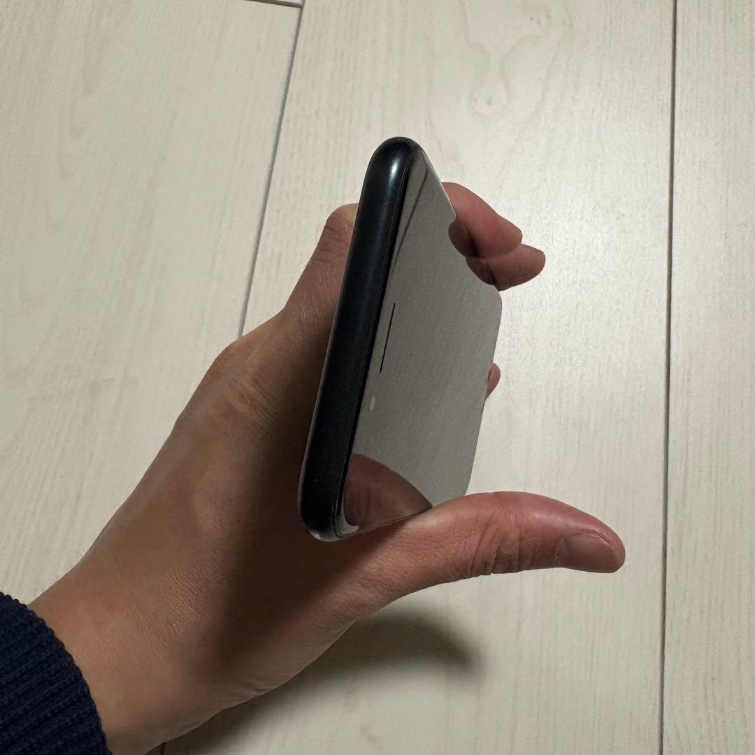 iPhone SE3 ブラック 箱付き 新品充電コード付き SIMロックなし