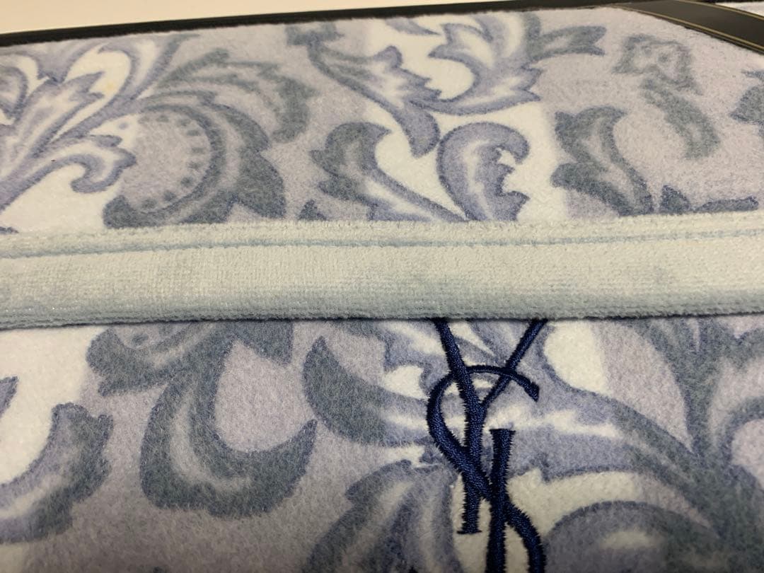 イヴ・サンローラン　綿毛布　140×200 ブルー系　➕バーバリー2点。