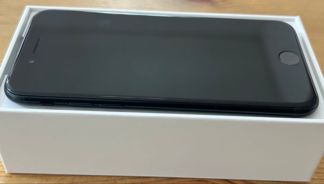 諷*歌様 iPhoneSE 第3世代 ミッドナイト　Apple 128GB