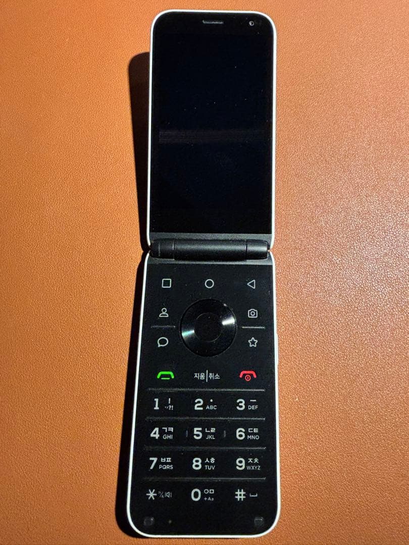 折りたたみ式スマホ　ホワイト 韓国 ガラホ　Android12 Simフリー