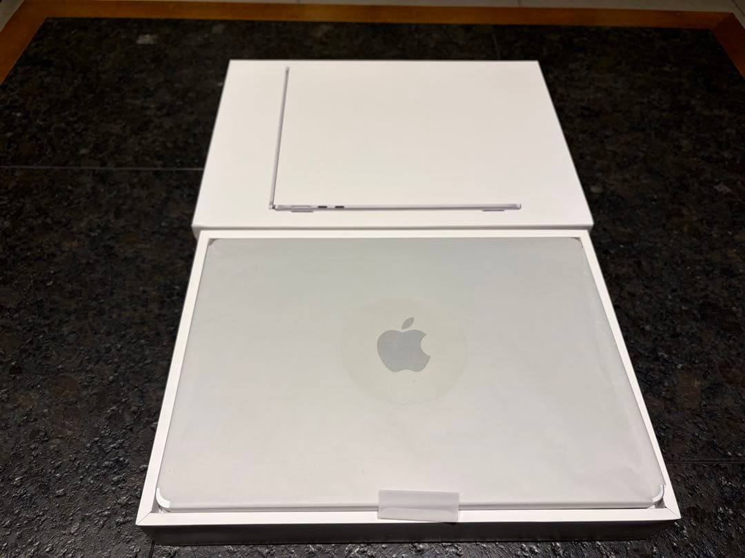 【箱・備品付き】MacBook Air M2チップ