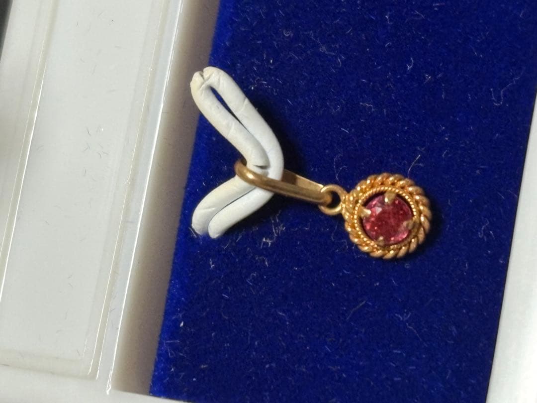 K18ルビー　ペンダントトップ　チャーム　18金