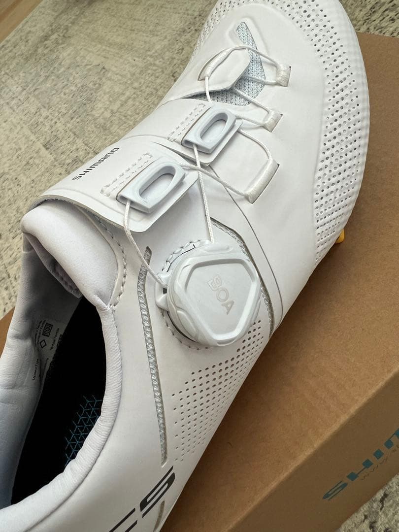 Ye　美品　SHIMANO RC5 ホワイト 41サイズ