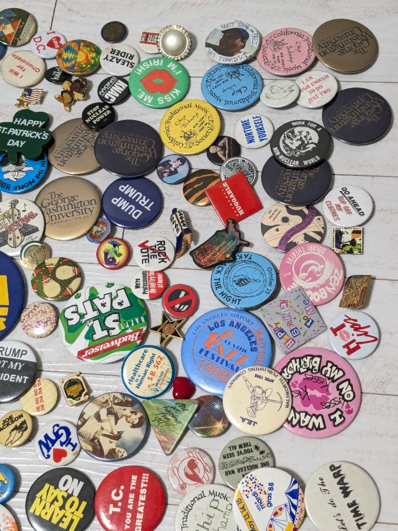 アメリカの缶バッジ 220個 まとめ売り ビンテージ ピンバッジ USA