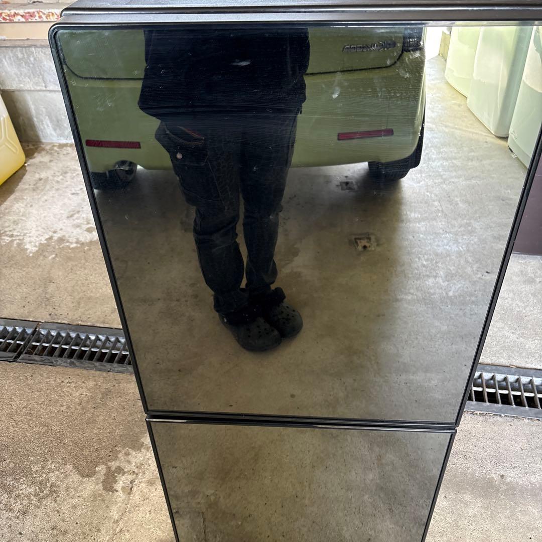 2021年製ミラー仕上げ ブラック冷蔵庫