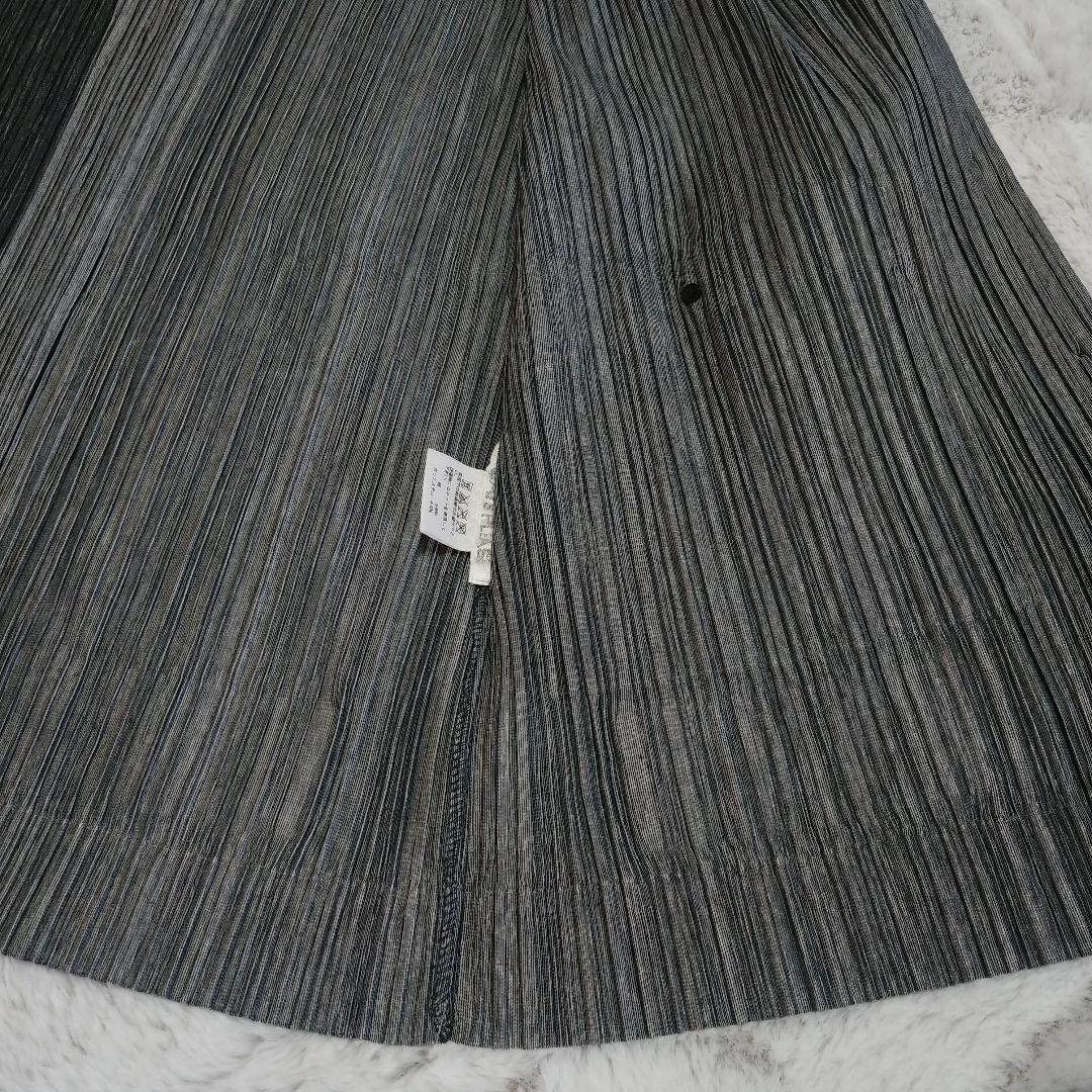 プリーツプリーズ　ジャケット　 黒又はチャコールグレーとグレー