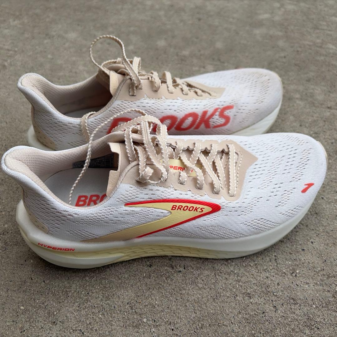 BROOKS Hyperion 2ホワイト/コーラル 24.5cm