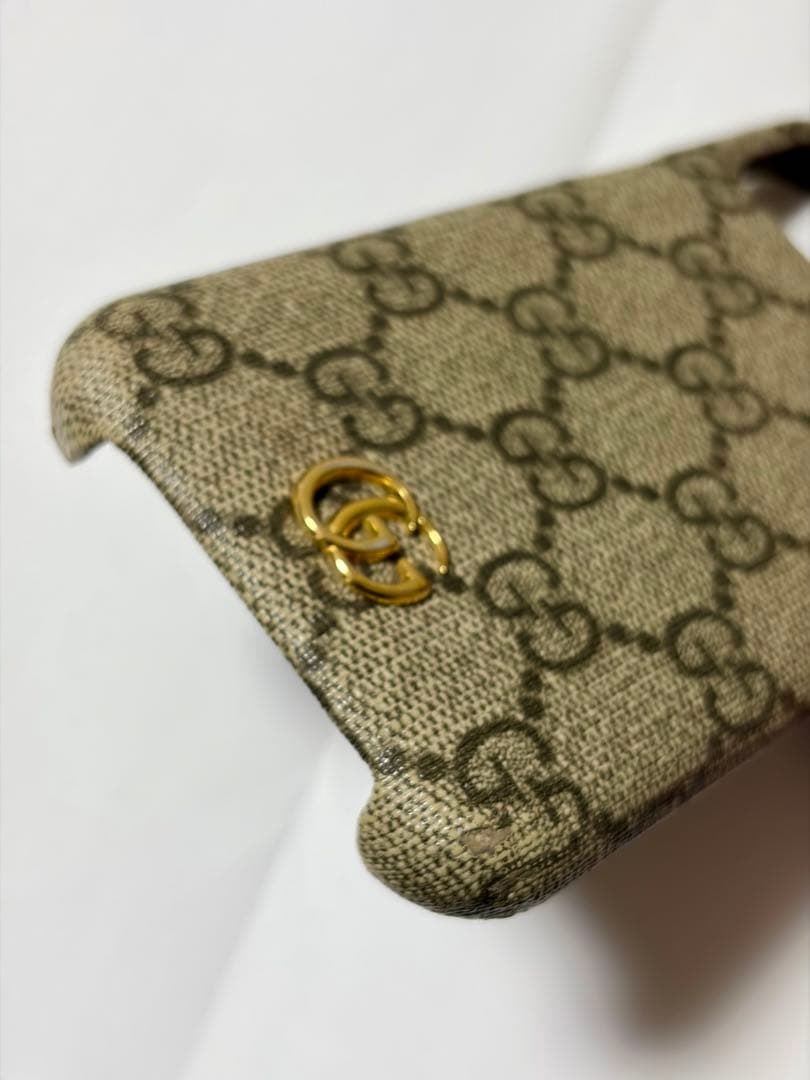 GUCCI iPhone15用ケース ベージュ
