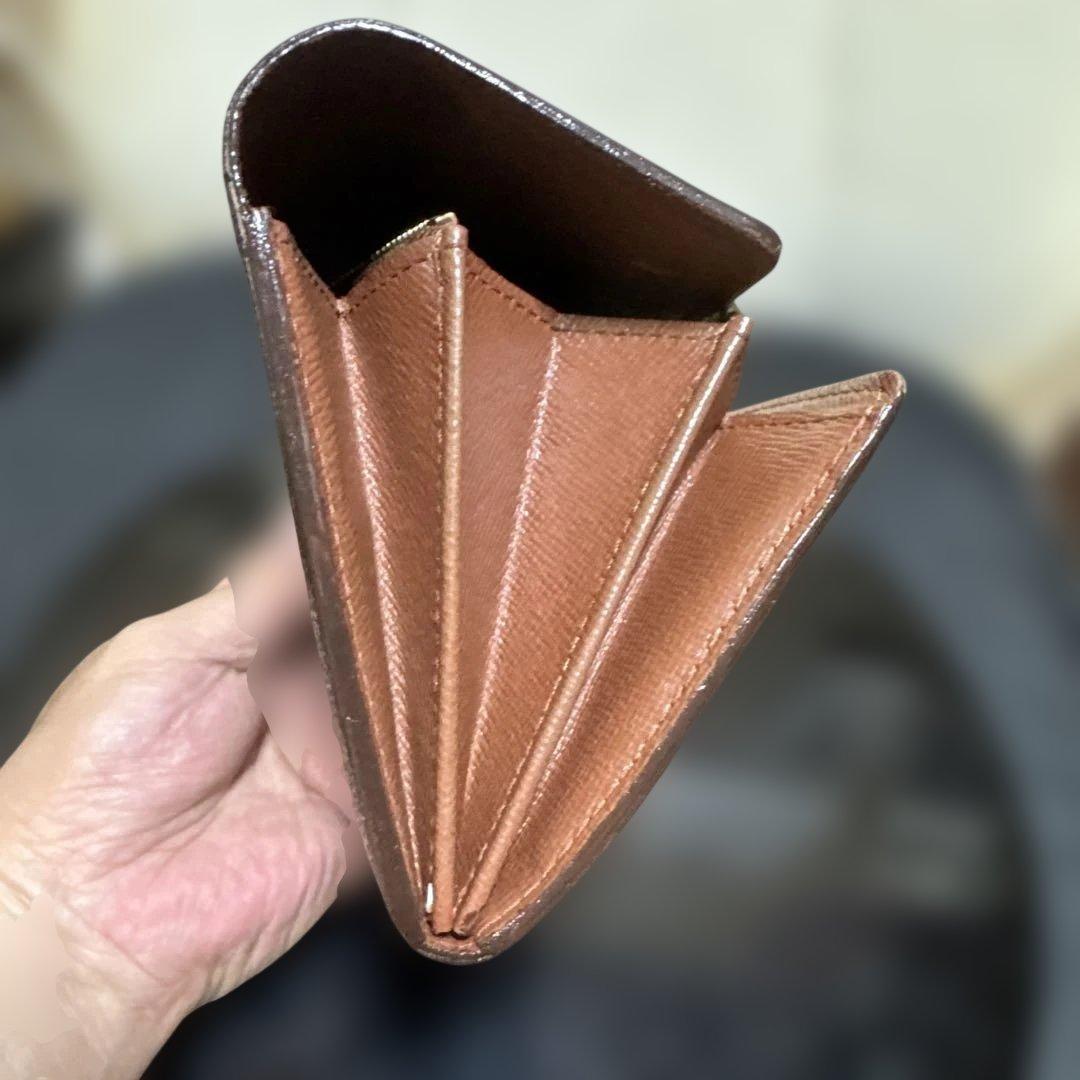 12☆外観美品/優良品♪カード10枚タイプ☆サラ長財布