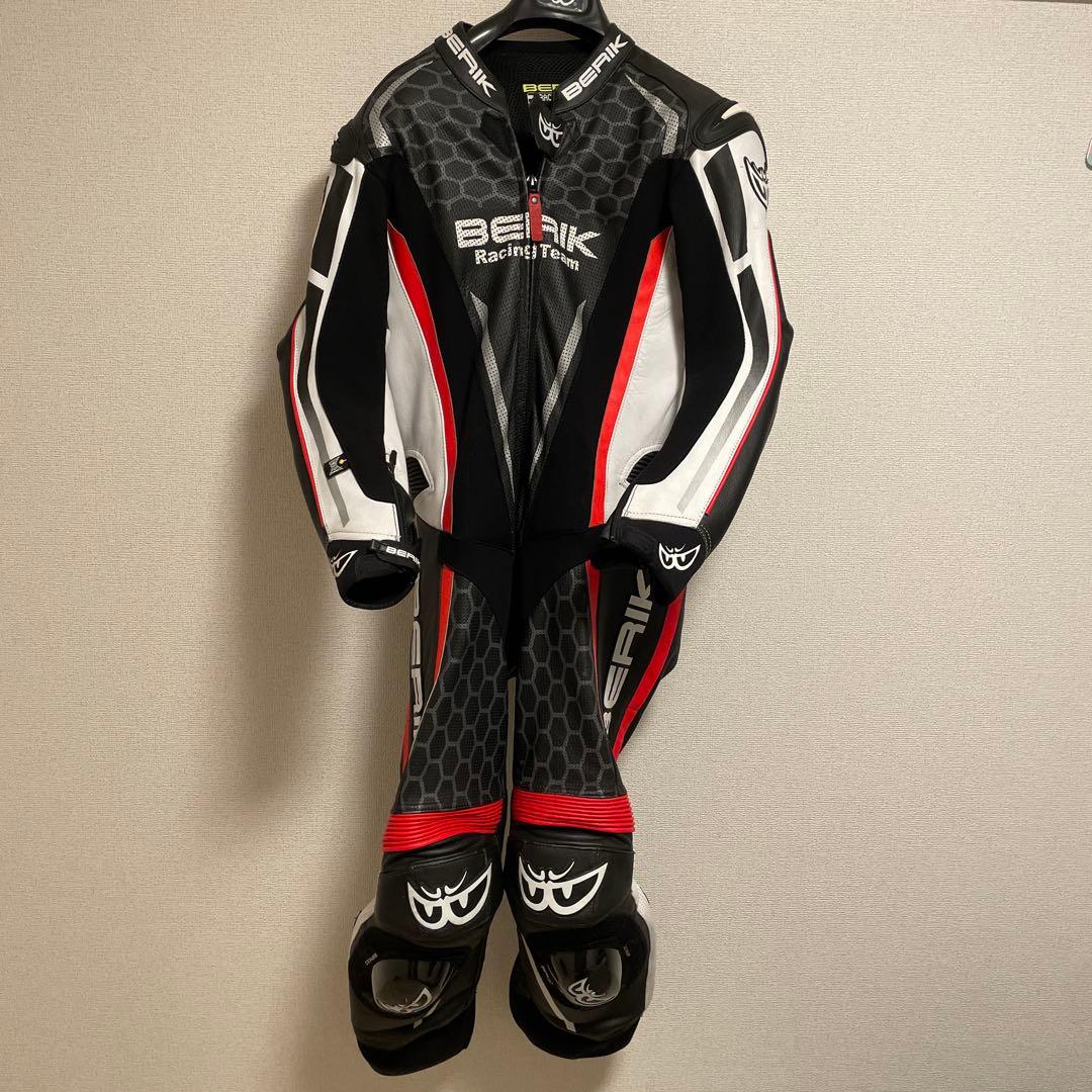 BERIK Racing Team 革ツナギ