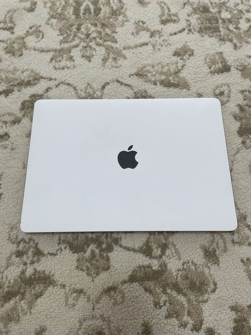 （終末限定値下げ） Apple MacBook air 本体　スキンシール　箱付