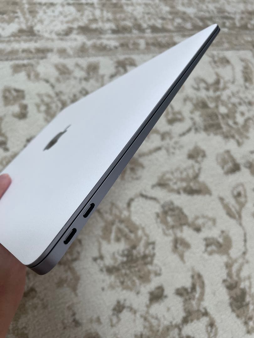 （終末限定値下げ） Apple MacBook air 本体　スキンシール　箱付