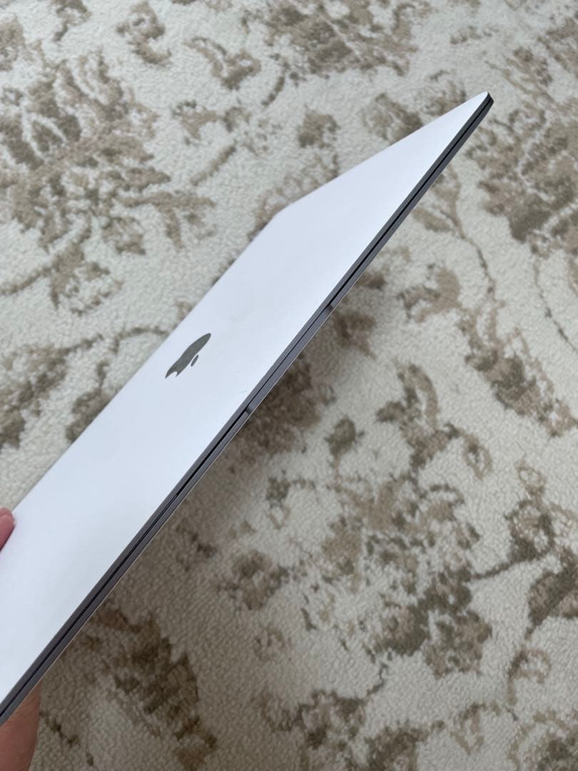 （終末限定値下げ） Apple MacBook air 本体　スキンシール　箱付