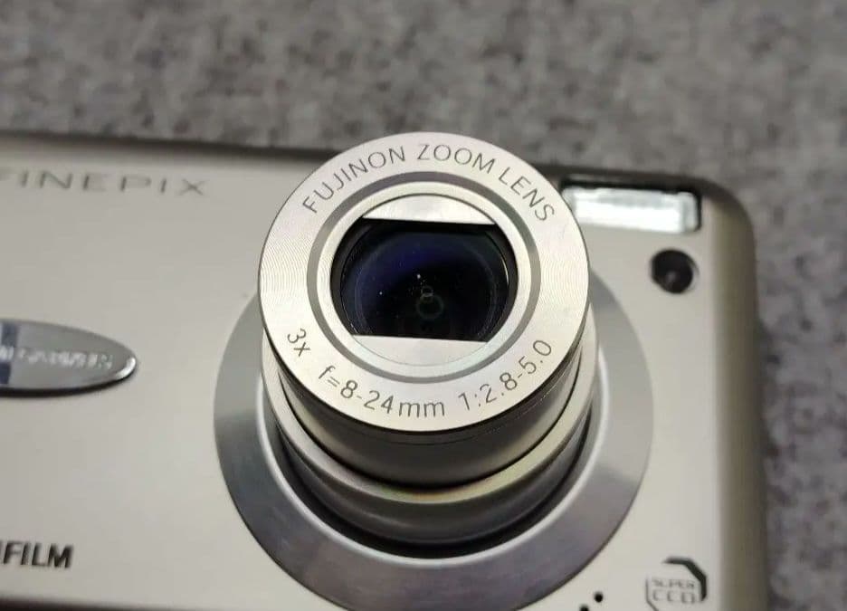 デジタルカメラ FUJIFILM FinePix F30fd