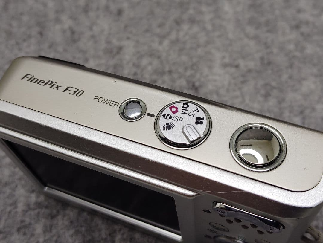 デジタルカメラ FUJIFILM FinePix F30fd