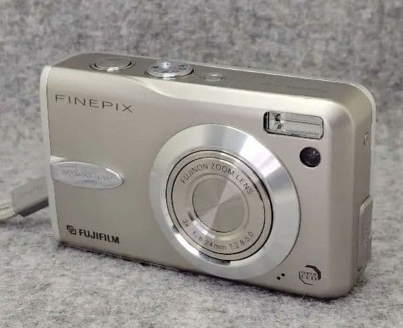 デジタルカメラ FUJIFILM FinePix F30fd