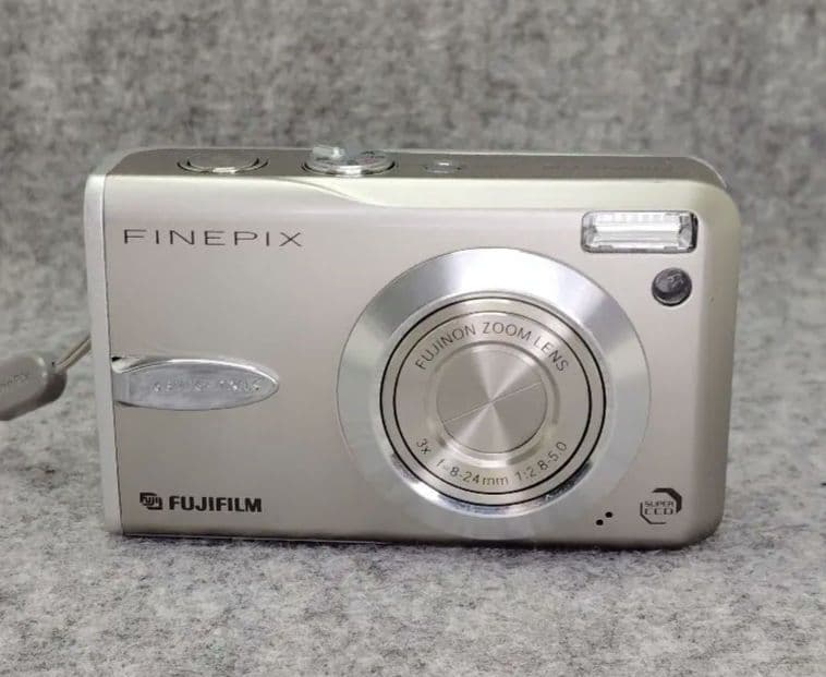 デジタルカメラ FUJIFILM FinePix F30fd