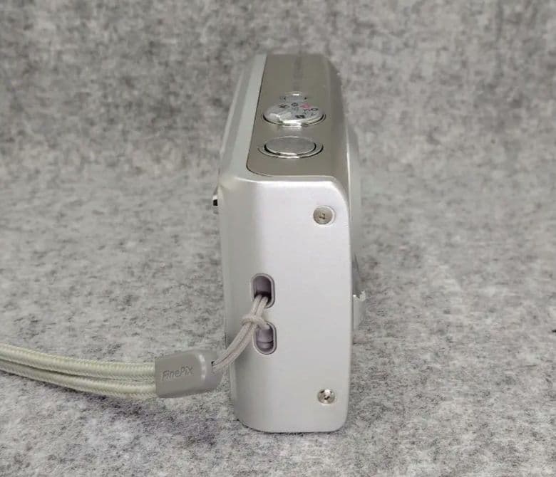 デジタルカメラ FUJIFILM FinePix F30fd