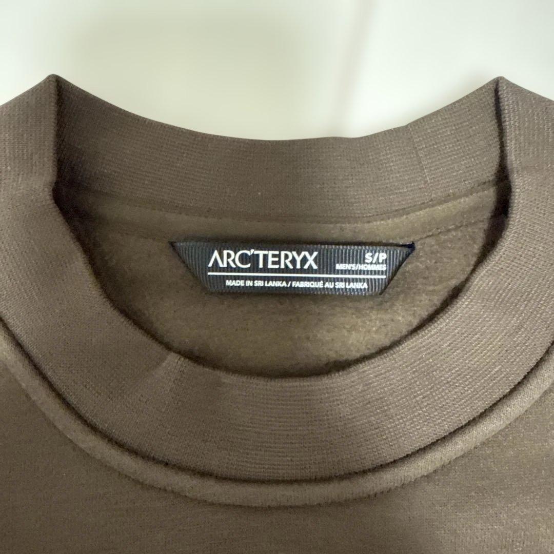 【国内正規店購入未使用新品】アークテリクスエンブレムフリースクルーメンズ茶S