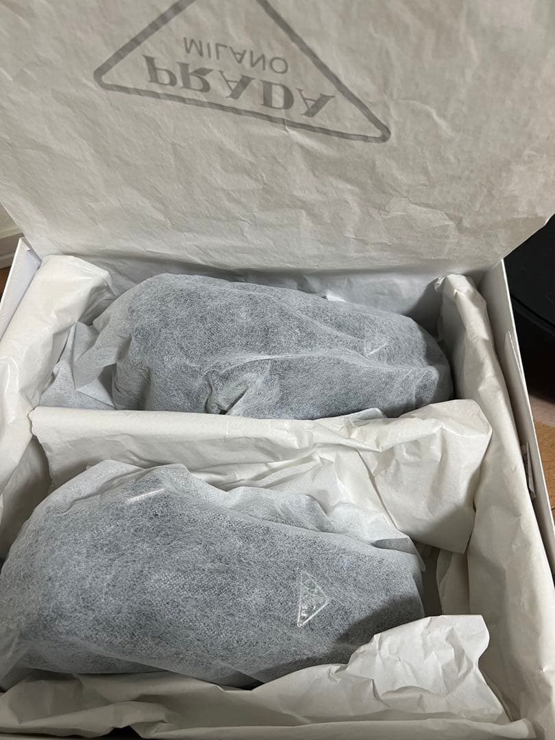 PRADA モノリス ラバーサンダル