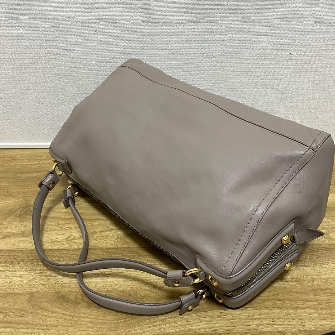 《極美品》Ferragamo（フェラガモ）レザー ハンドバッグ ベージュ系