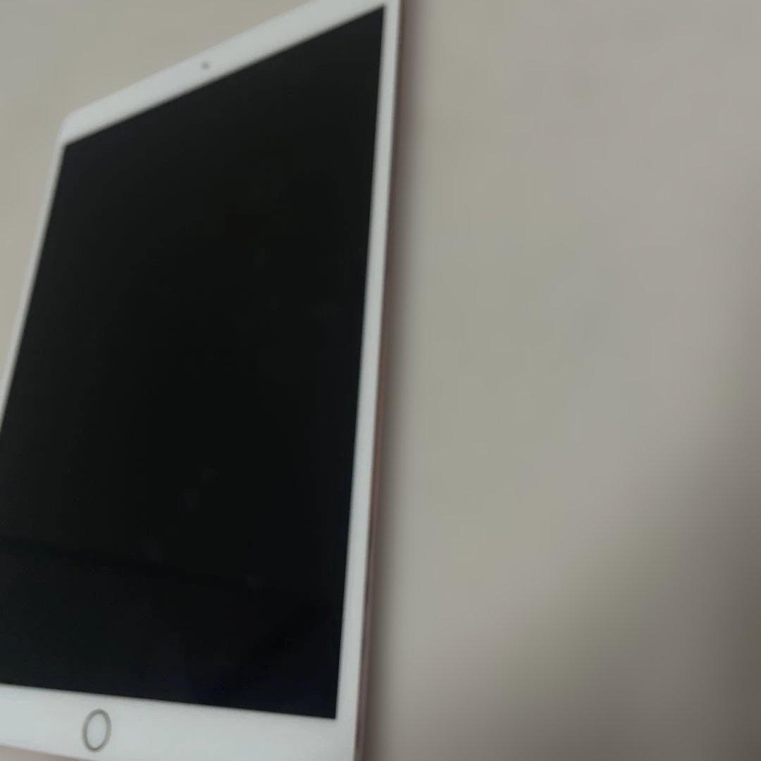 キ*イ様 iPad Pro (10.5インチ) 64GB バッテリー95%