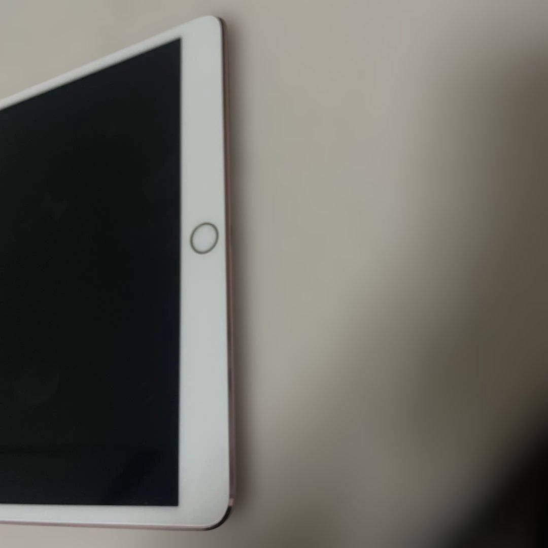 キ*イ様 iPad Pro (10.5インチ) 64GB バッテリー95%
