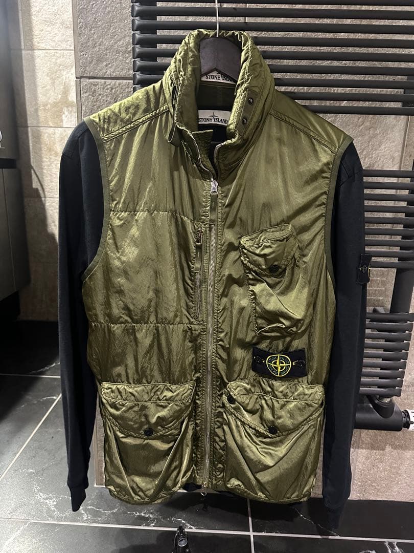 マ*】様 ストーンアイランド　ベスト　Mサイズ　正規品