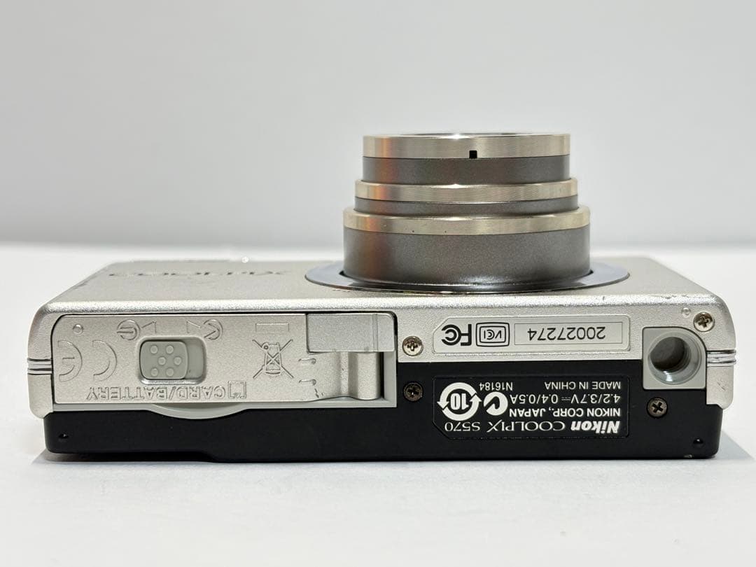 Nikon COOLPIX S570 コンパクトカメラ コンデジ デジカメ