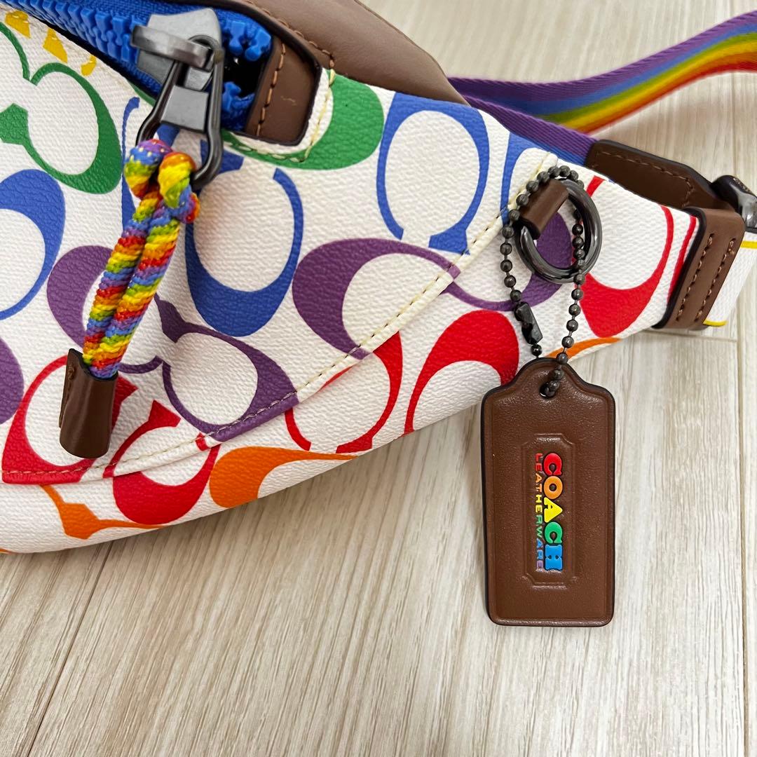 新品未使用品　コーチ　ボディバッグ