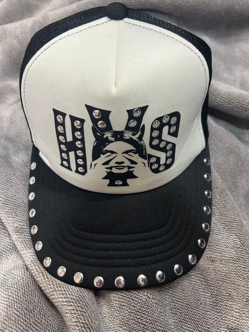 ヒステリックグラマー スタッズ付きトラッカーキャップ