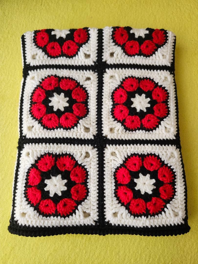 ブランケット　膝掛け　マルチカバー　グラニースクエア　手編み　レトロポップ