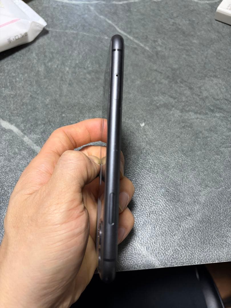 Apple iPhone 11 ブラック 本体　箱　保護フィルム付き