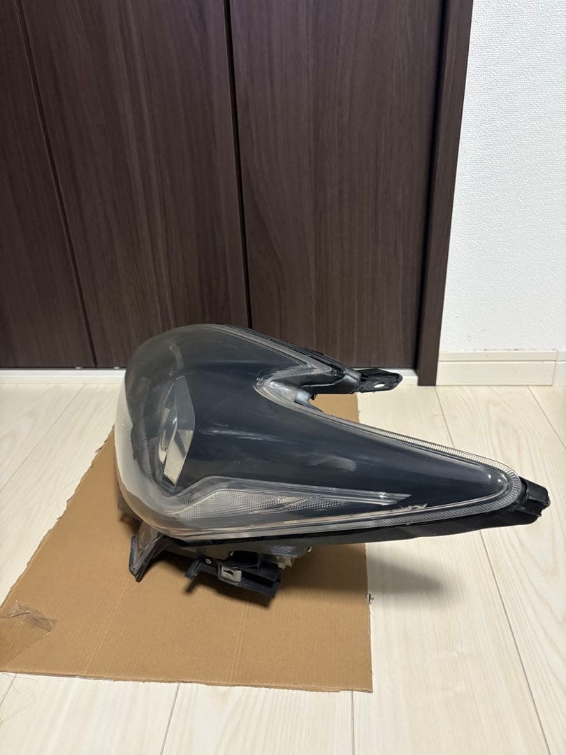 30プリウス後期 Ｇ's純正HIDヘッドライト