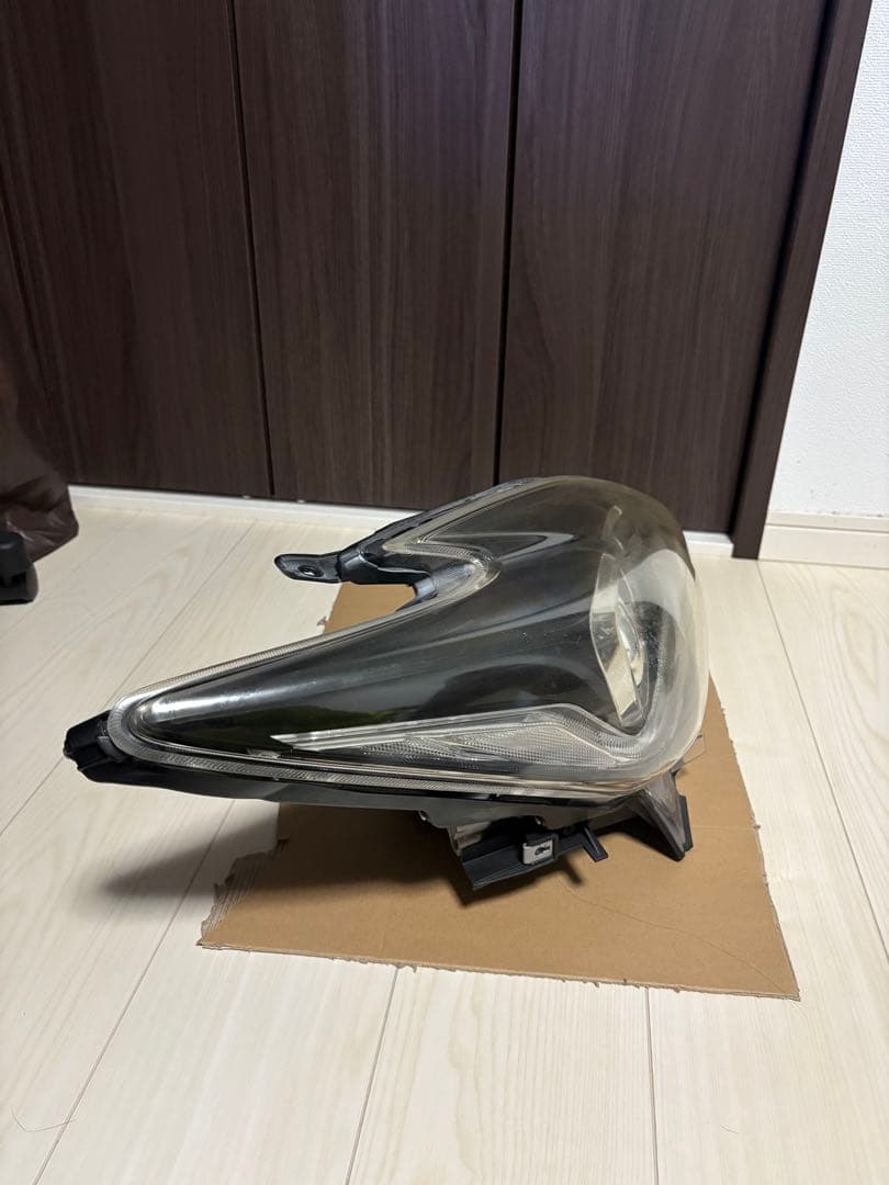 30プリウス後期 Ｇ's純正HIDヘッドライト