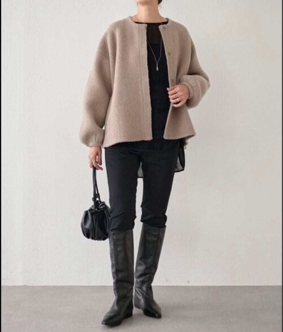 今期完売BEARDSLEYビアズリー✨パフ袖ニットコート30,800円ベージュ