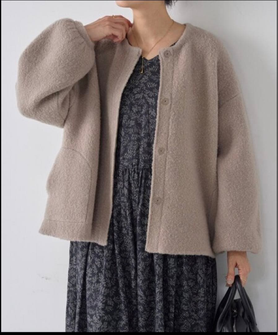 今期完売BEARDSLEYビアズリー✨パフ袖ニットコート30,800円ベージュ