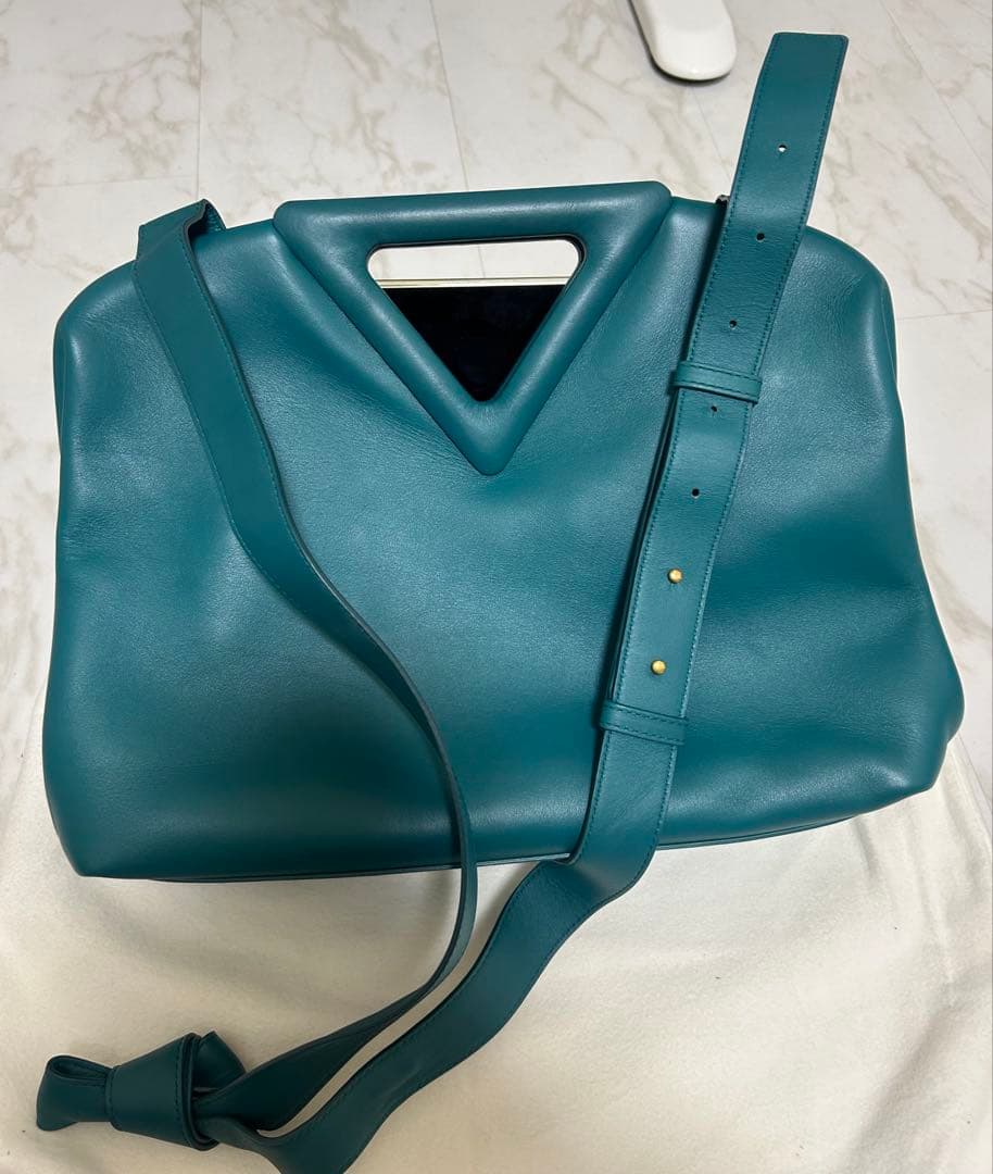 BOTTEGA VENETA POINT ミディアム