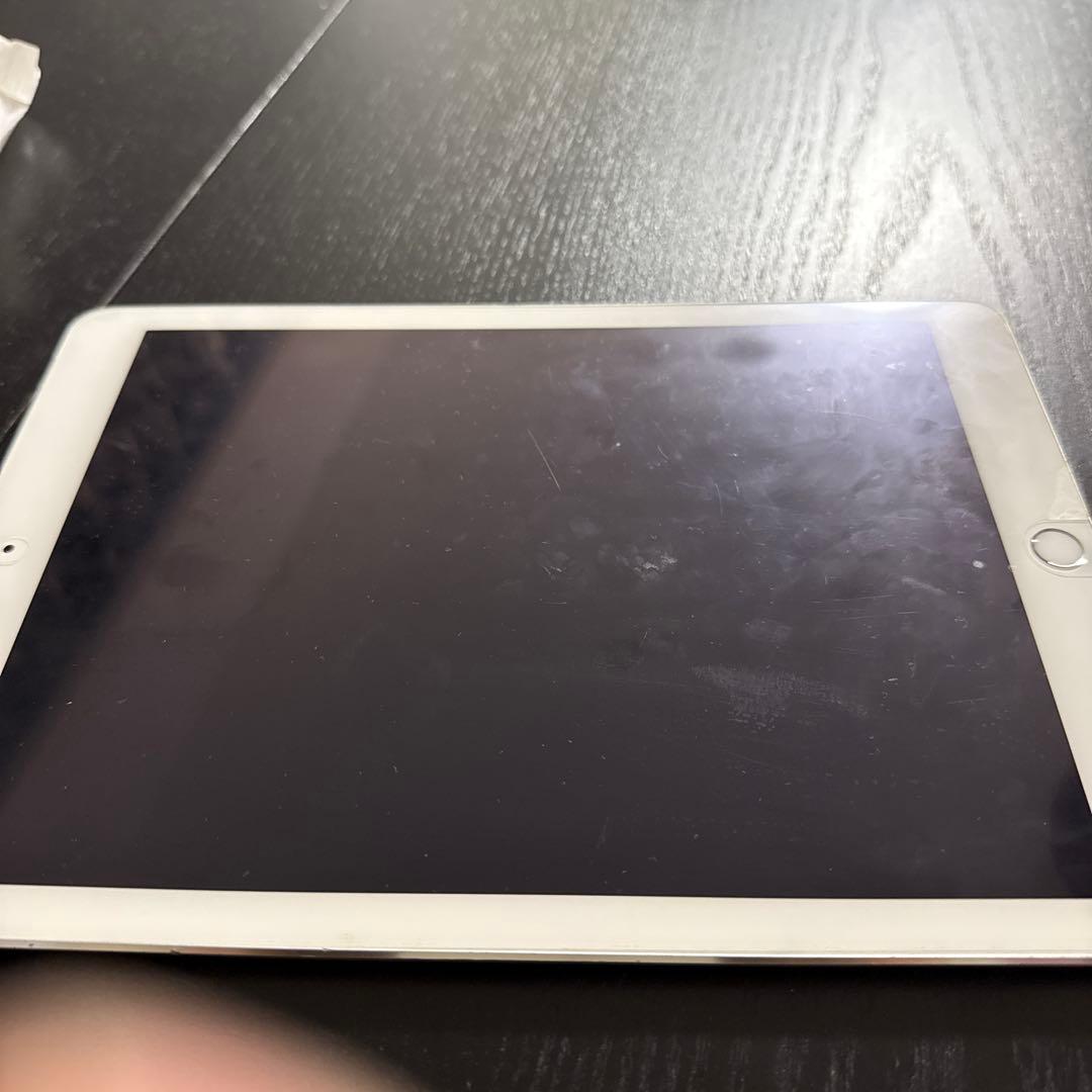 ホワイト iPad 本体 画面に傷あり