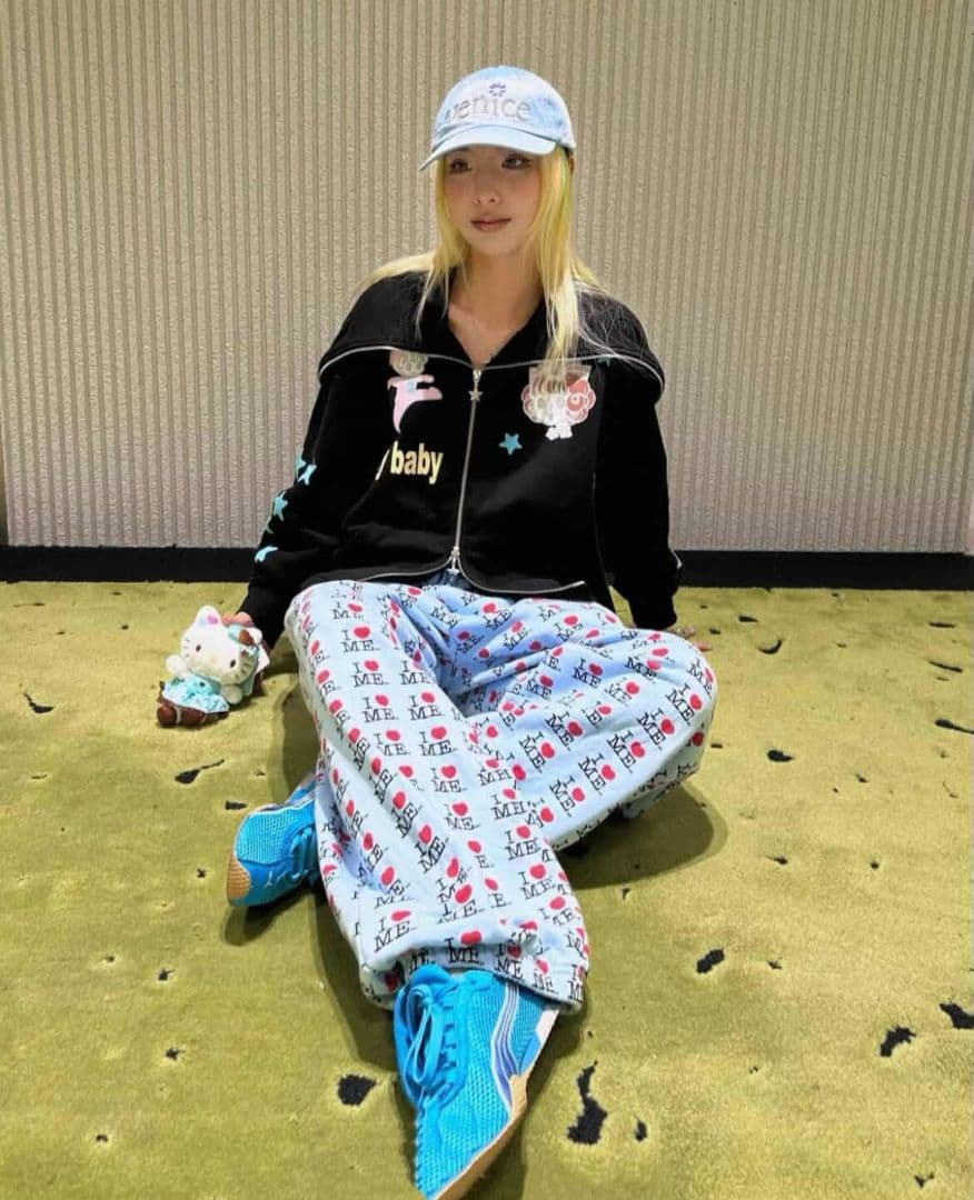 ASHLEY WILLIAMS CRY BABY パーカー M