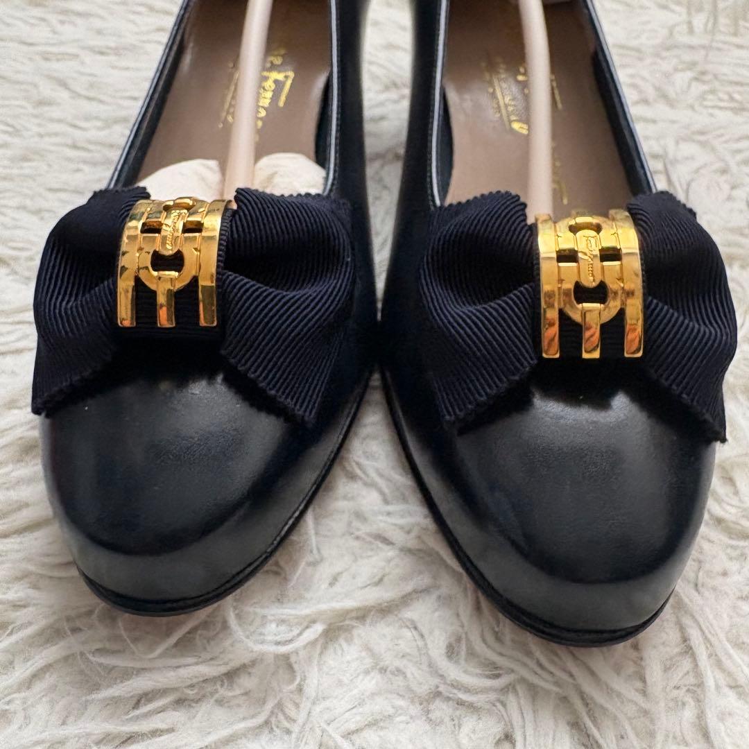 未使用級　サルヴァトーレ・フェラガモ23cm NOSTALGIA ヴァラリボン