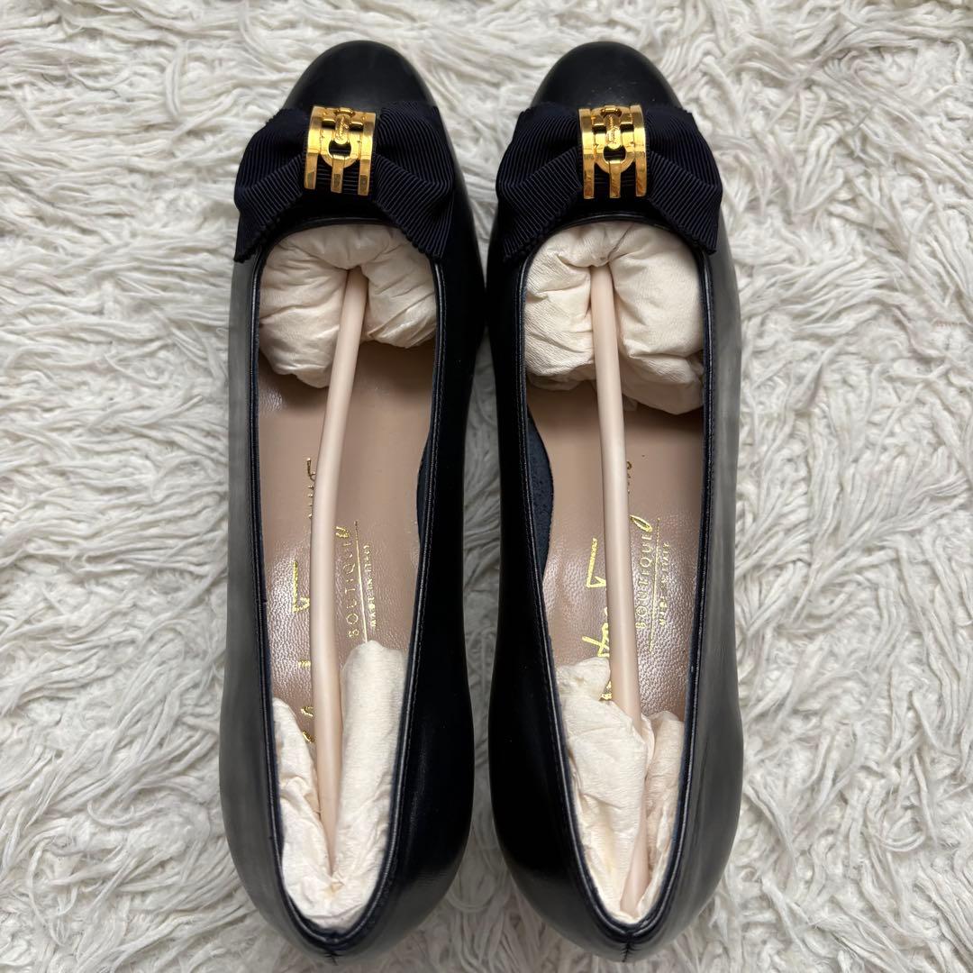 未使用級　サルヴァトーレ・フェラガモ23cm NOSTALGIA ヴァラリボン