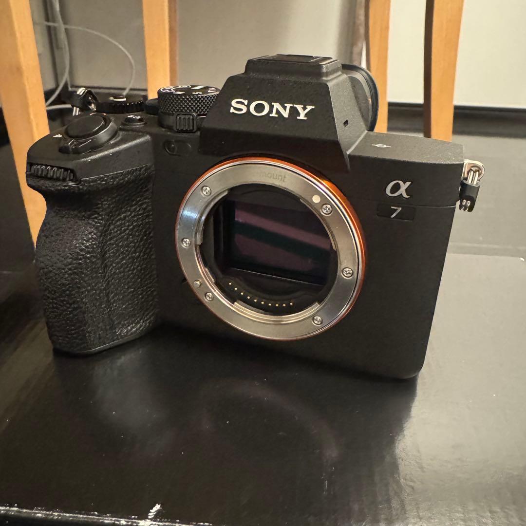 【美品】SONY α7 IV ILCE-7M4 ボディ　ミラーレス一眼