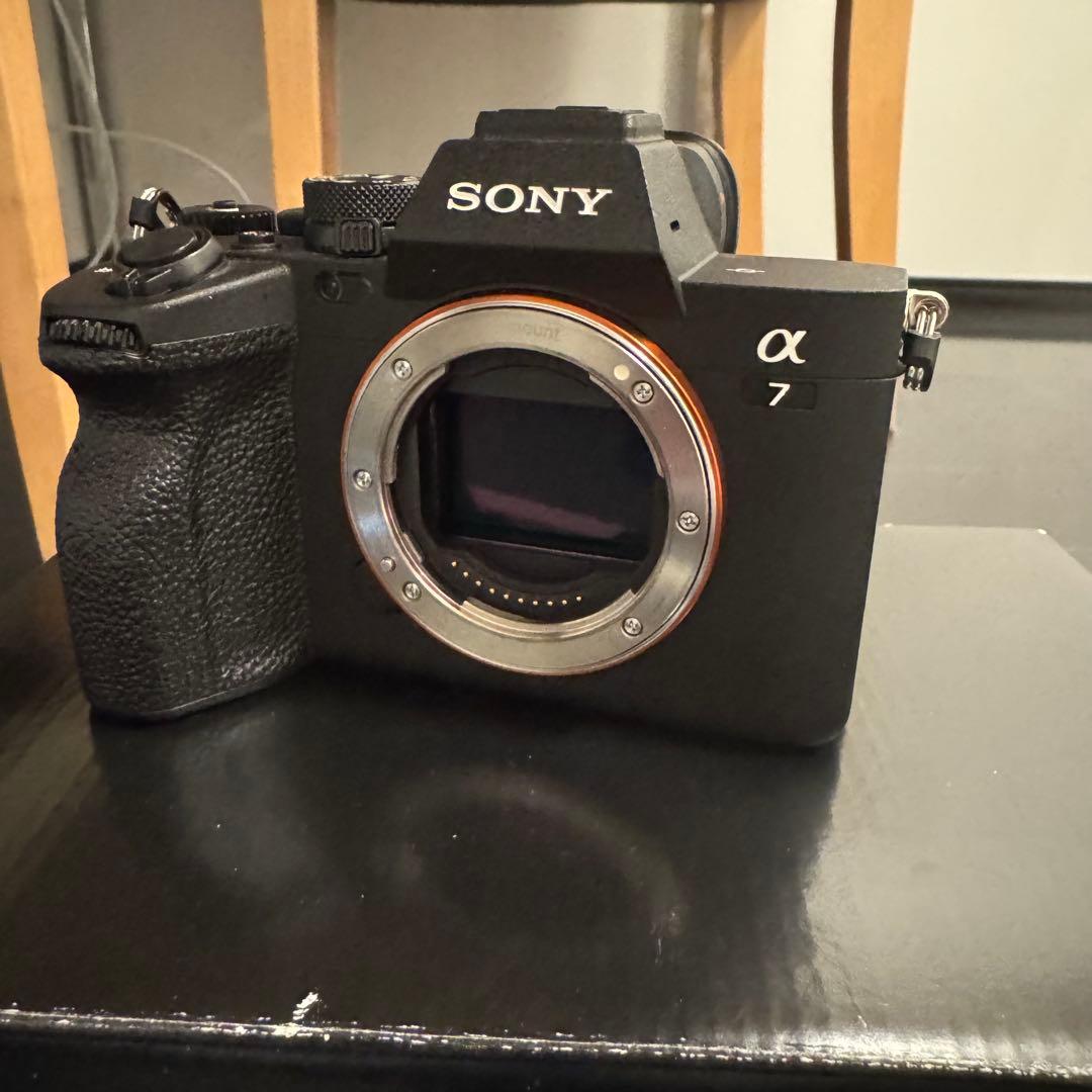 【美品】SONY α7 IV ILCE-7M4 ボディ　ミラーレス一眼