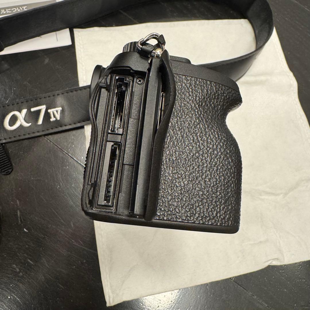 【美品】SONY α7 IV ILCE-7M4 ボディ　ミラーレス一眼