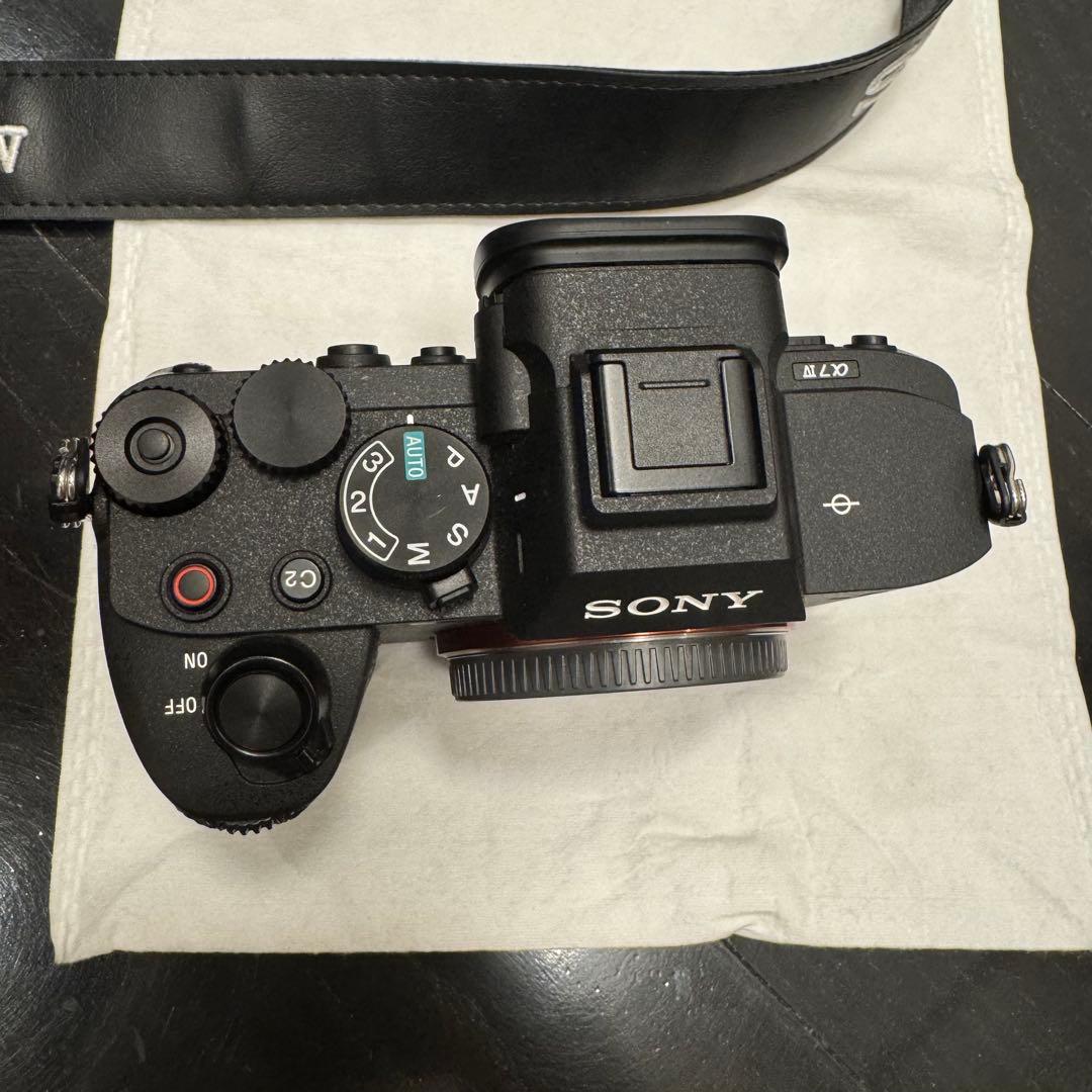 【美品】SONY α7 IV ILCE-7M4 ボディ　ミラーレス一眼
