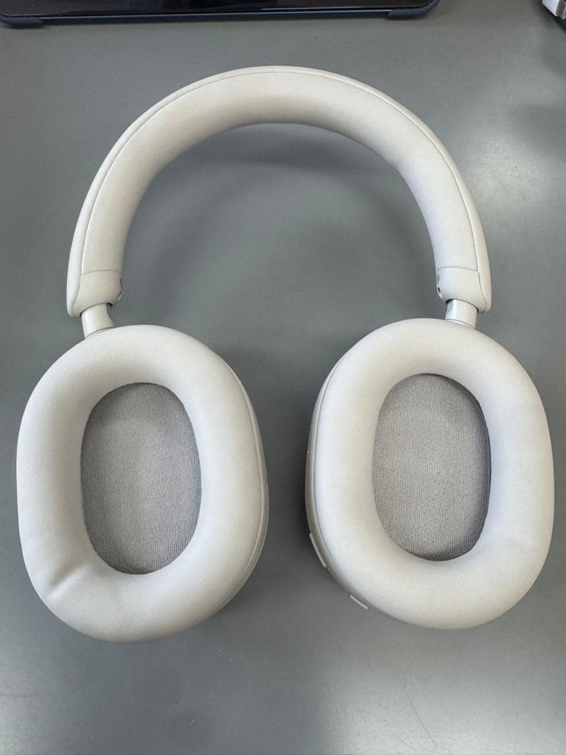 Sony WH-1000XM5 シルバー