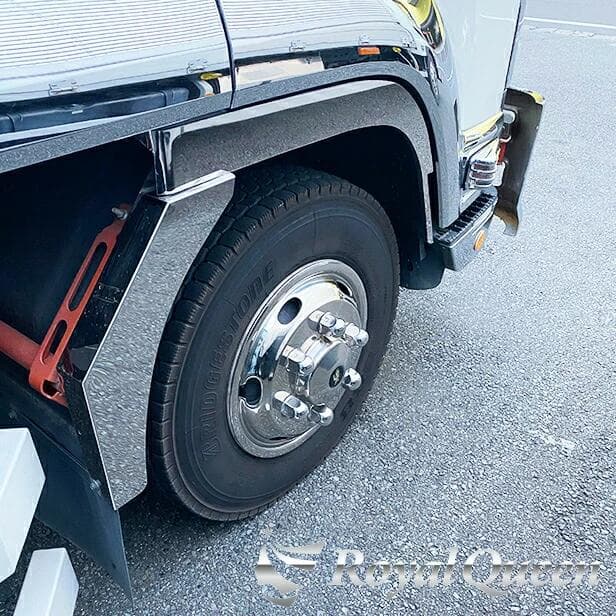 0646 いすゞ 新型フォワード 07フォワード フェンダーパネル 鏡面