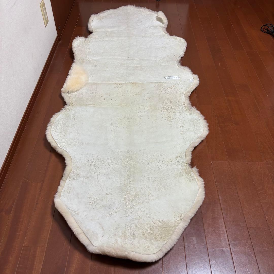 特大　本物ムートンラグ２匹物　羊毛皮　オセアニア産　クリームホワイト